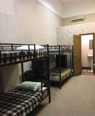 Гостиница Ланселот Санкт-Петербург Спальное место на двухъярусной кровати в общем номере для женщин-3