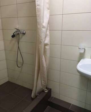 Гостиница Ланселот Санкт-Петербург Спальное место на двухъярусной кровати в общем номере для женщин-1