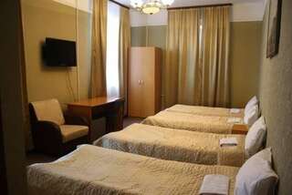 Гостиница Ланселот Санкт-Петербург Четырехместный номер эконом-класса-3