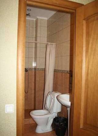 Гостиница Ланселот Санкт-Петербург Четырехместный номер эконом-класса-2